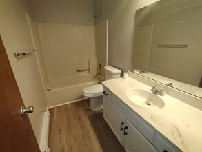 6078 Boxwood Dr in Rockford, IL - Building Photo - Building Photo