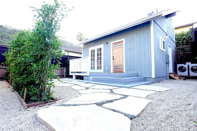 property at 616 W De La Guerra St