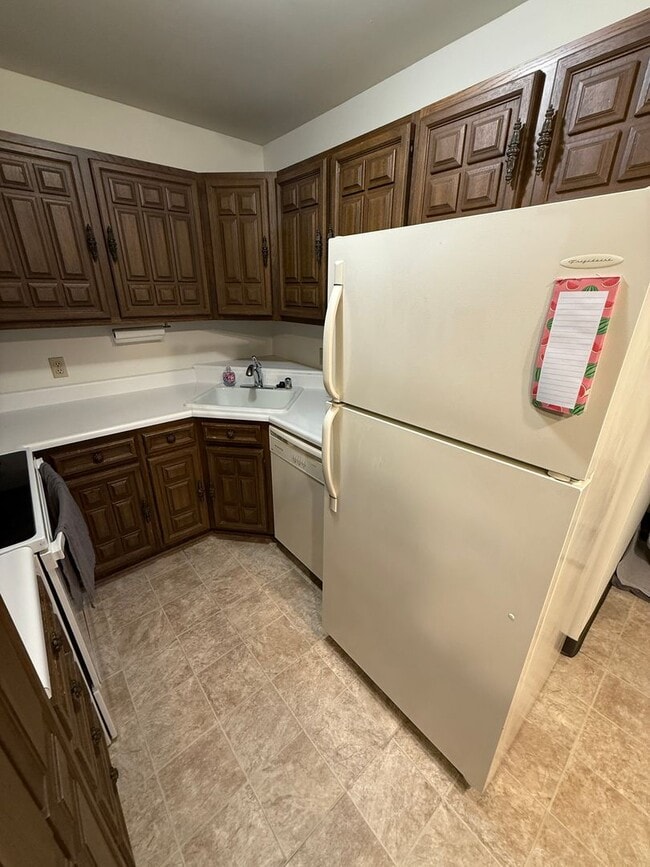 425 E Henry Clay St in Whitefish Bay, WI - Building Photo - Building Photo