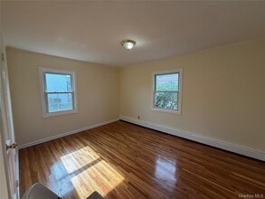 22 Lexington Ave in Westbury, NY - Building Photo - Building Photo