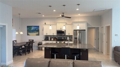 131 S Bahama Ave in Marco Island, FL - Building Photo - Building Photo