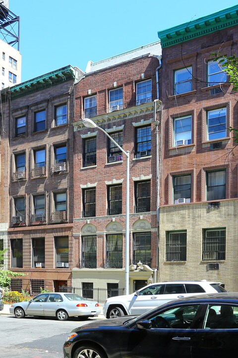 317 W 75th St in New York, NY - Building Photo