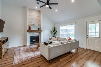 825 Clearlake Dr in Allen, TX - Building Photo - Building Photo
