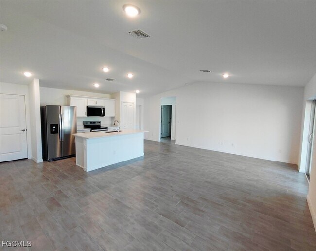 909 NW 30th St in Cape Coral, FL - Building Photo - Building Photo