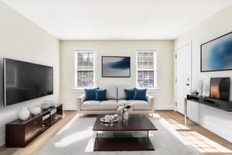 Heritage Green Apartments in North Kingstown, RI - Foto de edificio - Building Photo