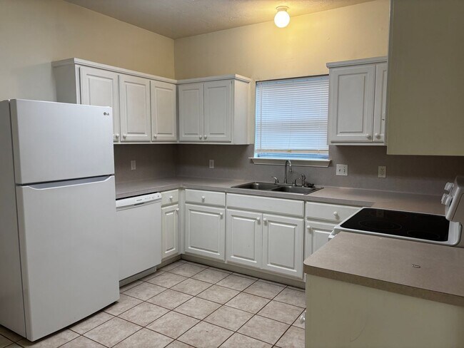 616 Vicki Dr-Unit -616 B in Huntsville, TX - Building Photo - Building Photo