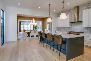 9721 Kerrisdale Ln in Dallas, TX - Building Photo