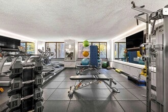 245 E 44th St in New York, NY - Building Photo - Building Photo