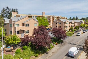 Salmon Creek in Seattle, WA - Building Photo