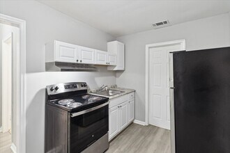 1724 E 39th St in Savannah, GA - Building Photo - Building Photo