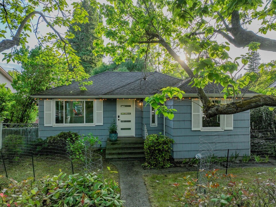 11019 35th Ave NE in Seattle, WA - Building Photo