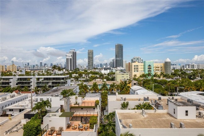 345 Ocean Dr in Miami Beach, FL - Building Photo - Building Photo