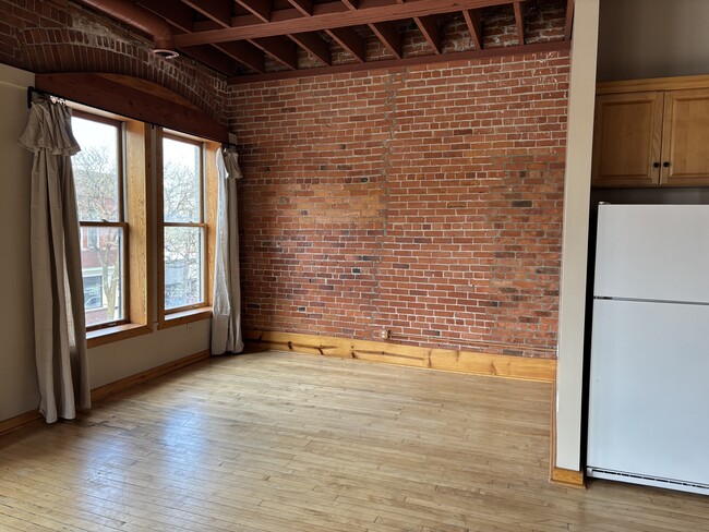 111 N Michigan Ave, Unit 111 B in Howell, MI - Building Photo - Building Photo