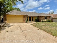 903 E Northbrook Ave