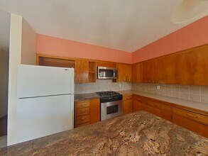 4040 SW West Hills Rd in Corvallis, OR - Foto de edificio - Building Photo