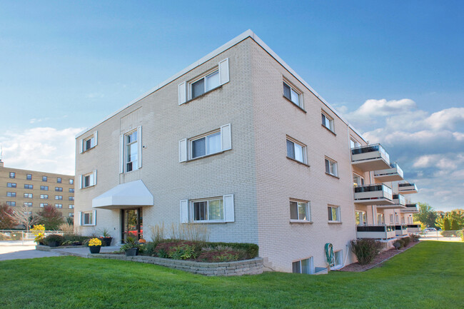 London Road Apartments in Sarnia, ON - Foto de edificio - Building Photo