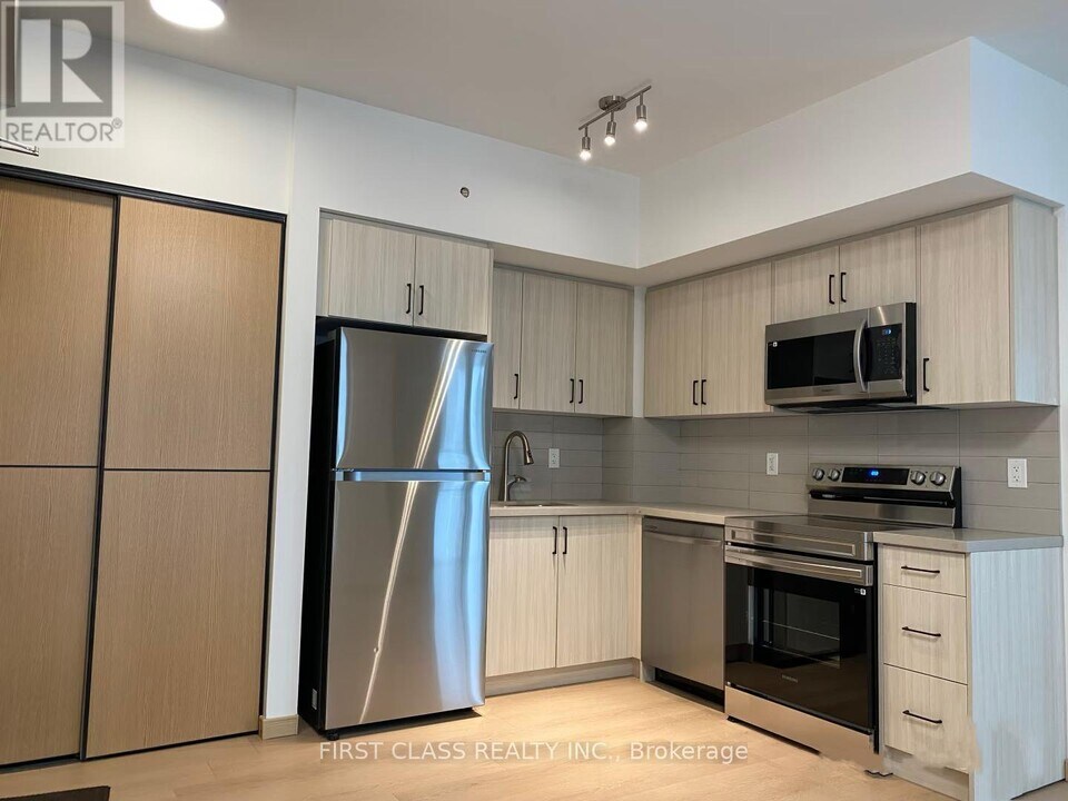 3429 Sheppard Ave E in Toronto, ON - Building Photo