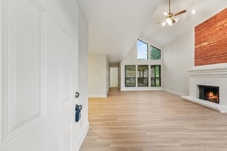 18118 Lakeside Ln in Houston, TX - Building Photo - Building Photo