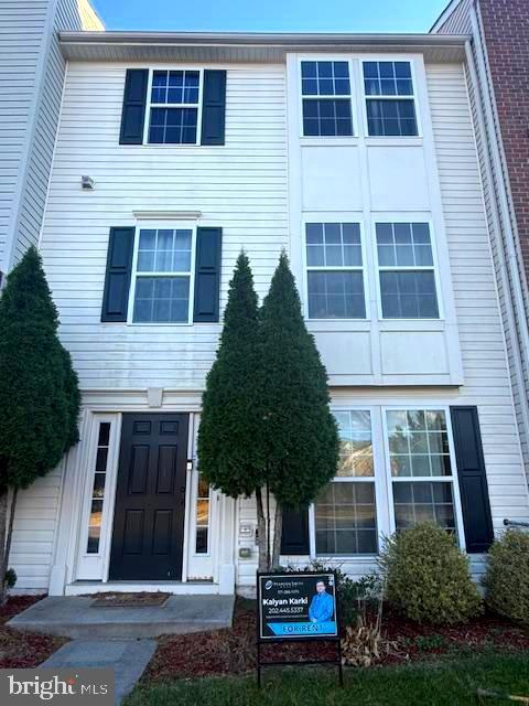 property at 42999 Edgewater St