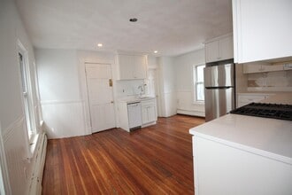 12 Albion Pl, Unit 2 in Boston, MA - Foto de edificio - Building Photo