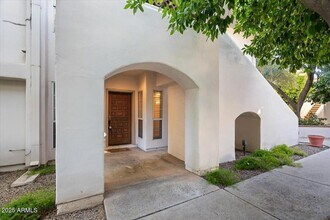 5200 S Lakeshore Dr, Unit 120 in Tempe, AZ - Foto de edificio - Building Photo