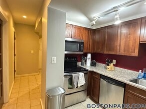 28 Symphony Rd in Boston, MA - Foto de edificio - Building Photo