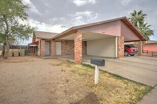 5736 N 68th Dr in Glendale, AZ - Building Photo