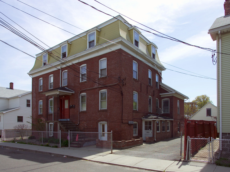 20 Park St in Chicopee, MA - Foto de edificio