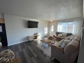 111 Green Acres Dr in Castle Rock, WA - Building Photo - Building Photo