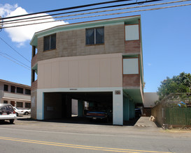 2241 Young St in Honolulu, HI - Building Photo - Building Photo