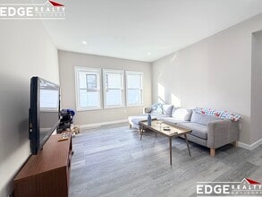 39 Long Ave, Unit 3 in Boston, MA - Building Photo - Building Photo