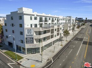 3977 Beverly Blvd in Los Angeles, CA - Building Photo - Building Photo