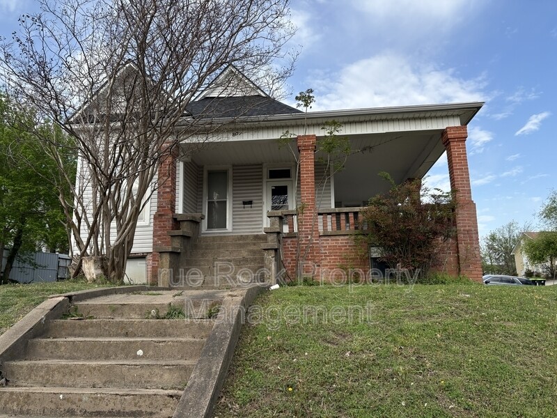 801 S Broadway Ave in Ada, OK - Building Photo