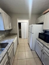 520 Lorenz Blvd, Unit C in Jackson, MS - Foto de edificio - Building Photo