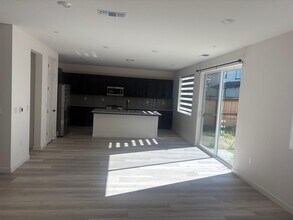 632 Reanna Rd in Lathrop, CA - Foto de edificio - Building Photo