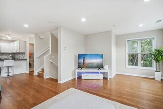 2424 Lyndale Ave S in Minneapolis, MN - Building Photo - Building Photo