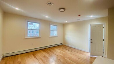 23-68-68 37th St in Queens, NY - Building Photo - Building Photo