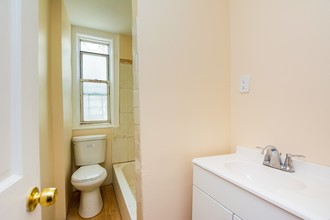 1144 Metcalf Ave in Bronx, NY - Building Photo - Interior Photo