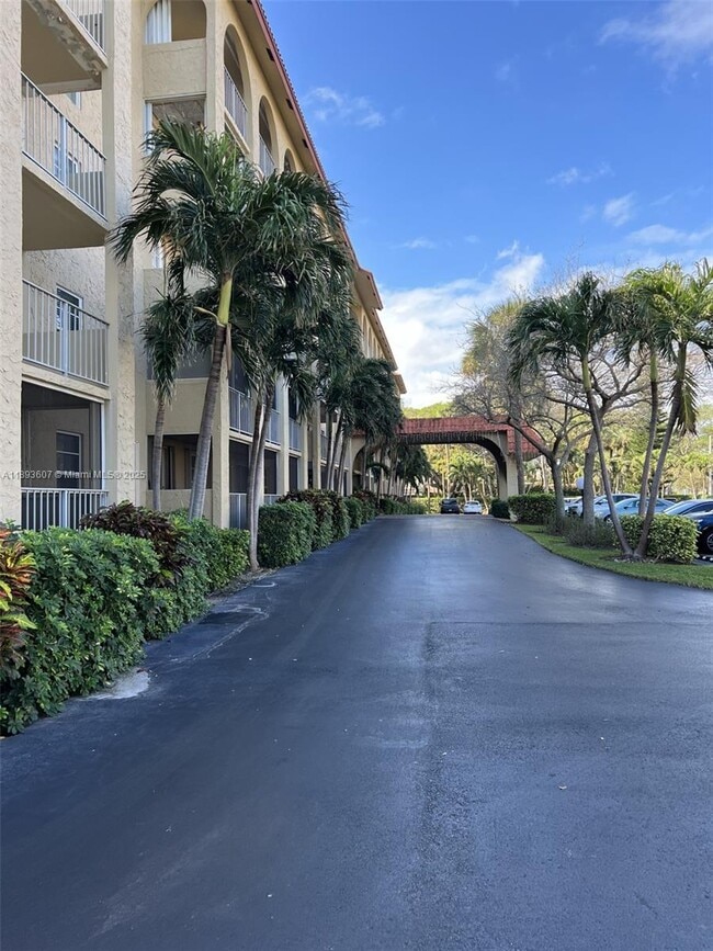 property at 950 Ponce De Leon Rd