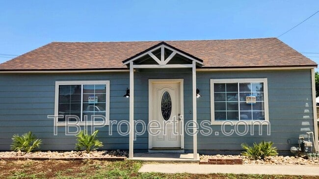 property at 934 N Florence Ave