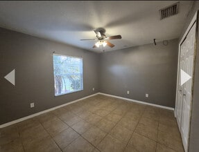 5112 Dancing Bay Ln in Wesley Chapel, FL - Foto de edificio - Building Photo