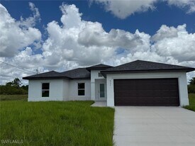 937 Grant Blvd in Lehigh Acres, FL - Building Photo