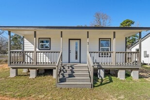 871 TX-150 in Coldspring, TX - Building Photo