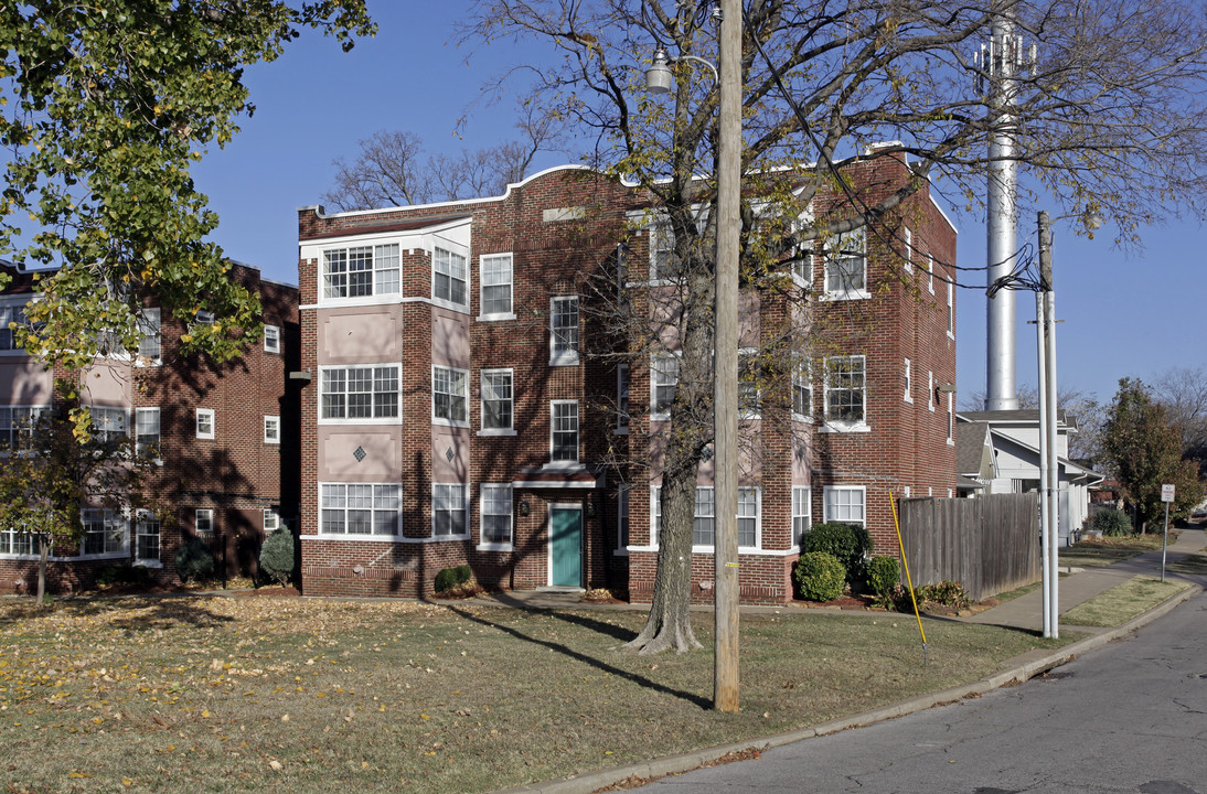 1224 S Frankfort Ave in Tulsa, OK - Foto de edificio