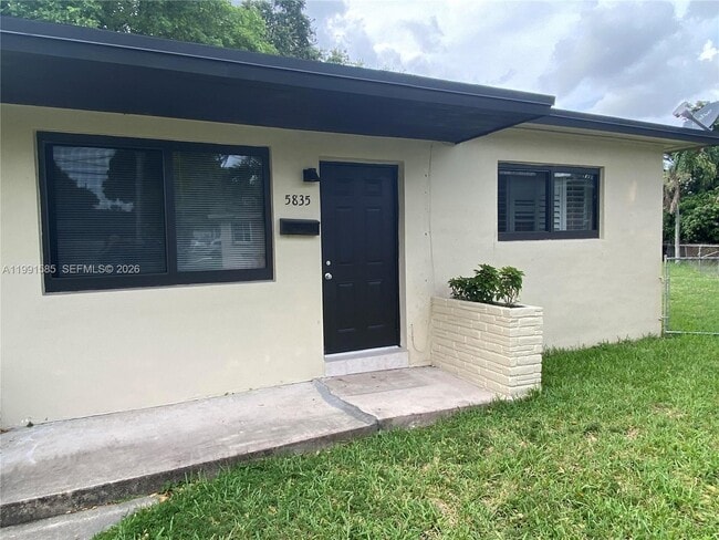 5835 NW 37th St in Virginia Gardens, FL - Building Photo - Building Photo