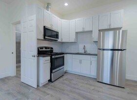 Parkway Plaza Apartments in Chula Vista, CA - Building Photo