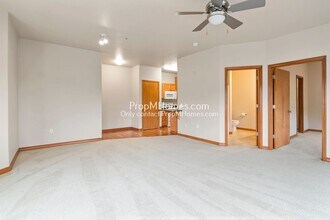 15325 NW Central Dr in Portland, OR - Building Photo - Building Photo