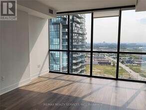 2908-2908 Hwy 7 in Vaughan, ON - Building Photo - Building Photo
