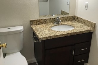 Redwood Canyon Apartments in Fresno, CA - Building Photo - Building Photo