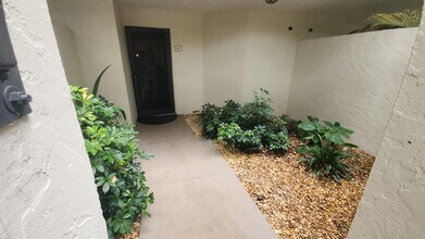 2025 Lavers Cir in Delray Beach, FL - Building Photo - Building Photo